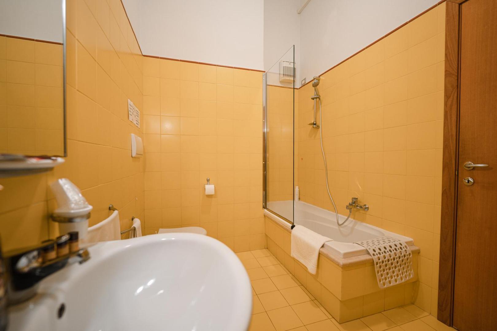 La Piccola Torre Hotel Bisceglie Exterior foto